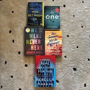 5 books- Thriller/romance book bundle 📖📚